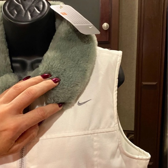 NWT Nike Vest Size Medium - Picture 11 of 11